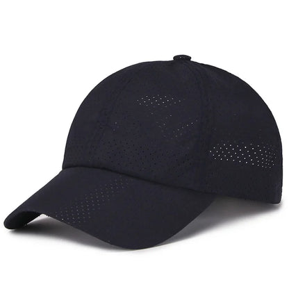 Leichte Mesh-Snapback Cap – schnell trocknend, atmungsaktiv und verstellbar für draußen.