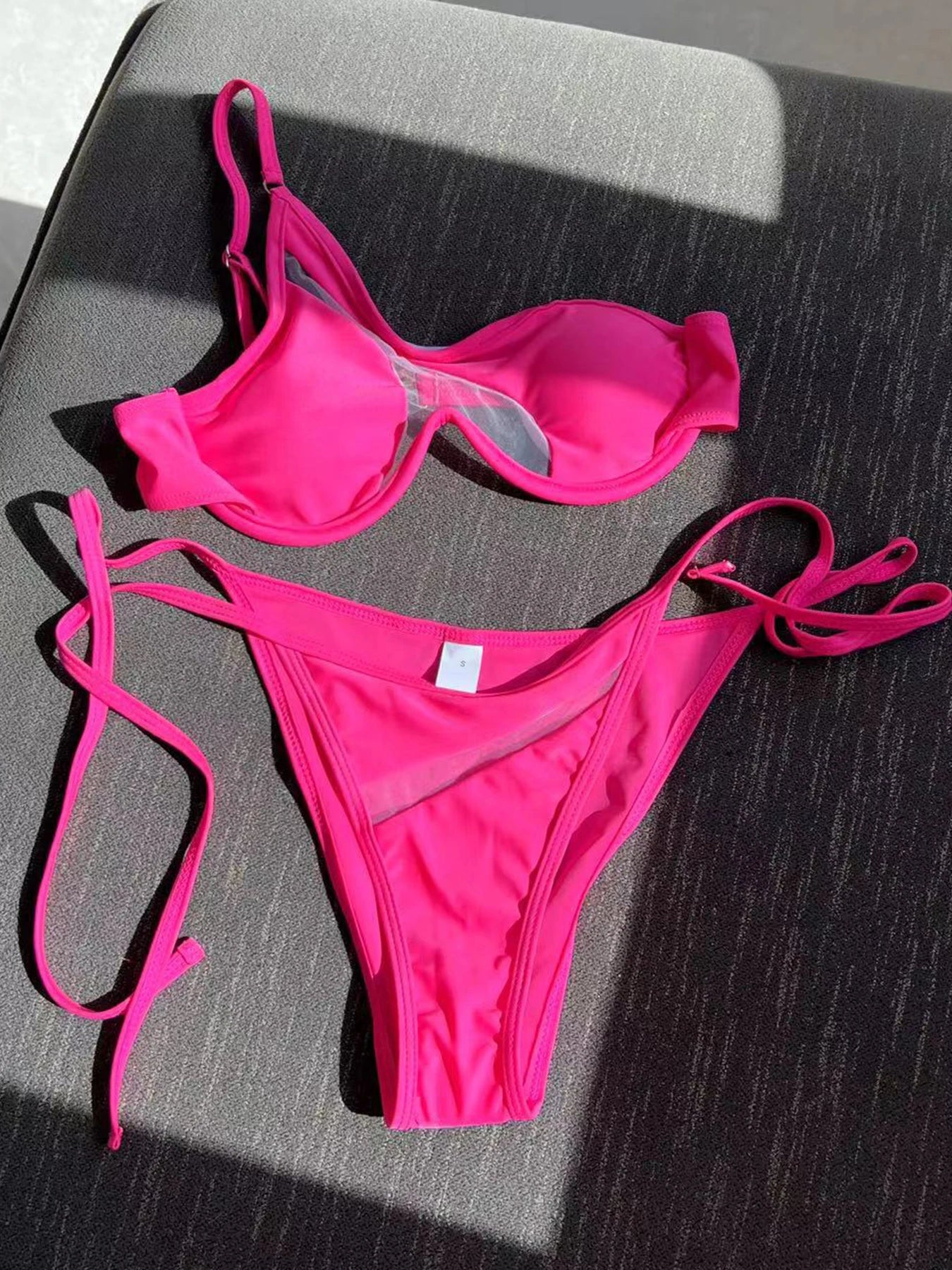Mesh-Patchwork Bikini Set – Einseitiges Push-Up Design mit Bügelunterstützung