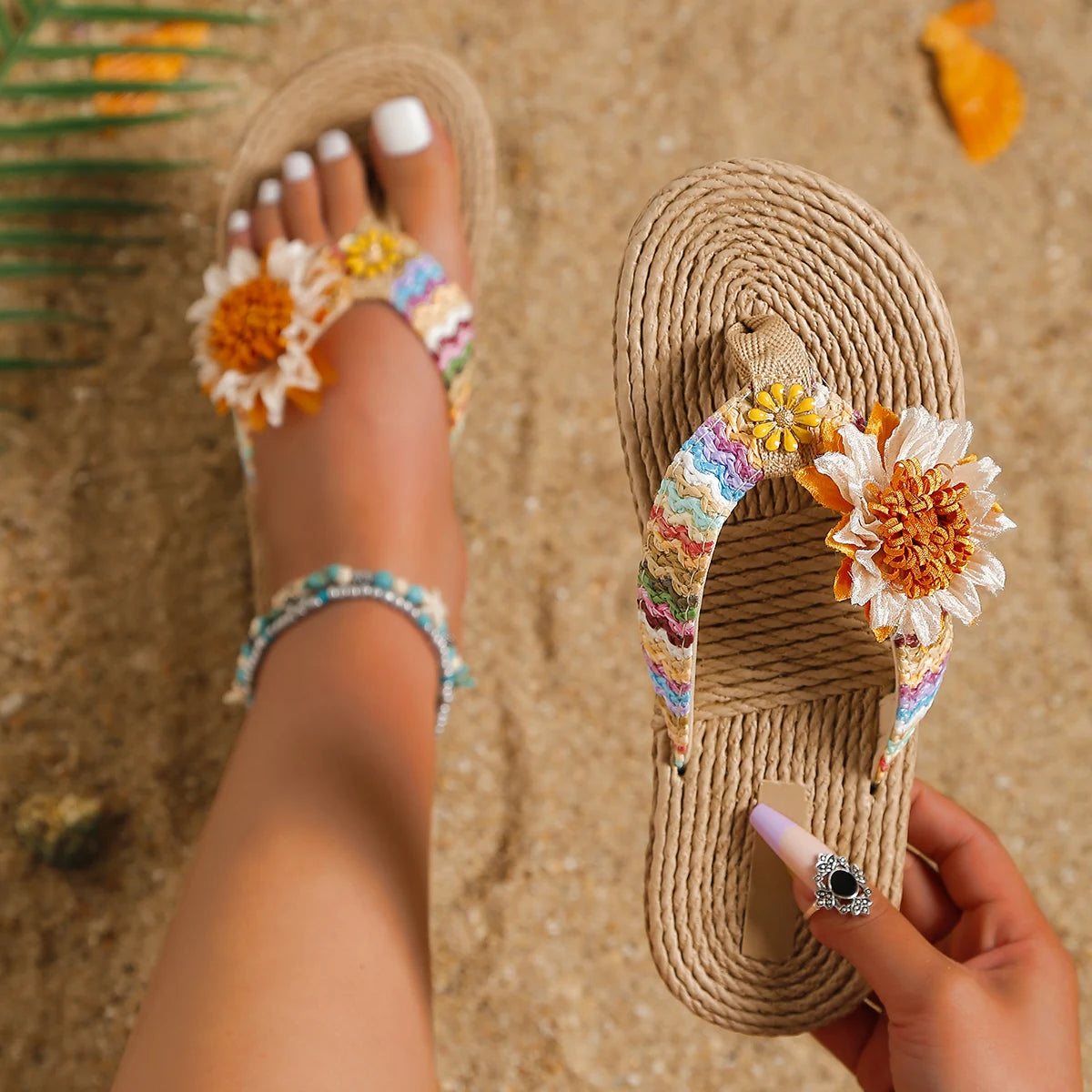 Trendige Damen-Flip-Flops mit Sonnenblumen-Design – weich, rutschfest und ideal für sommerliche Alltagslooks.