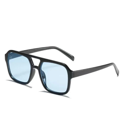 Oversized Square-Sonnenbrille im Studio-Aesthetic – stylisch, farbig & perfekt für auffällige Sommerlooks und Fashion-Statements.