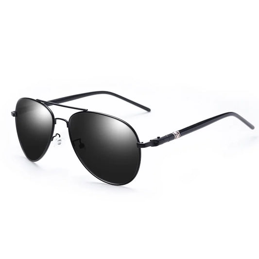 Polarisierte Piloten-Sonnenbrille mit farbig verspiegelten Gläsern – unisex, UV400-Schutz und ideal zum Fahren & für sonnige Tage.