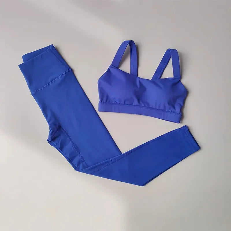 Nahtloses 2-teiliges Yoga-Set mit Sport-Bra und High-Waist-Shorts – bequem, elastisch und ideal für Fitness, Yoga oder Training.