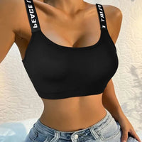 Nahtloser Sport-Bra mit Push-up-Effekt – atmungsaktiv, stützend und ideal für intensives Training oder Yoga.