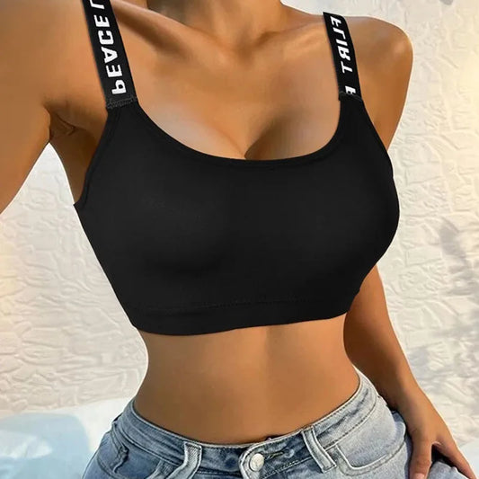 Nahtloser Sport-Bra mit Push-up-Effekt – atmungsaktiv, stützend und ideal für intensives Training oder Yoga.