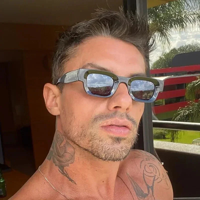 Retro-Punk Sonnenbrille mit kleinem Rechteckrahmen – unisex, UV400-Schutz und ideal für trendige Sommerlooks im Vintage-Stil.