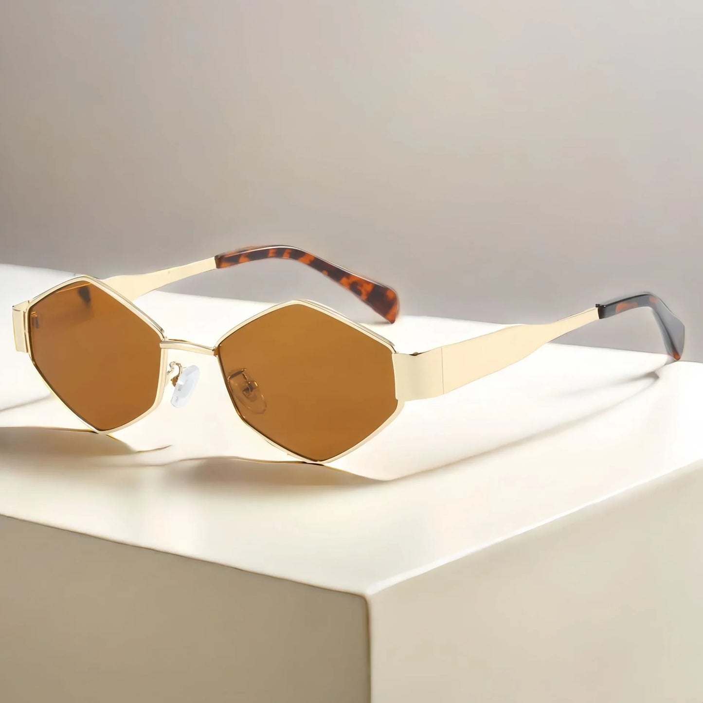 Trendige Hexagon-Sonnenbrille im Vintage-Stil – luxuriöses 2024er Design mit kleiner Fassung, unisex und perfekt für stylische Looks.