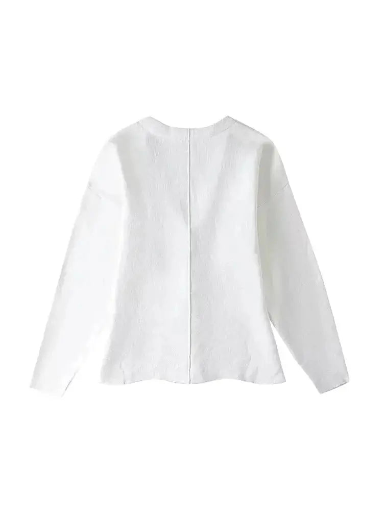 Taillierter Strick-Cardigan mit Hakenverschluss, V-Ausschnitt und Seitenschlitzen – figurbetont, modern und ideal für stylische Alltags-Outfits.