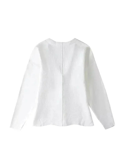 Taillierter Strick-Cardigan mit Hakenverschluss, V-Ausschnitt und Seitenschlitzen – figurbetont, modern und ideal für stylische Alltags-Outfits.