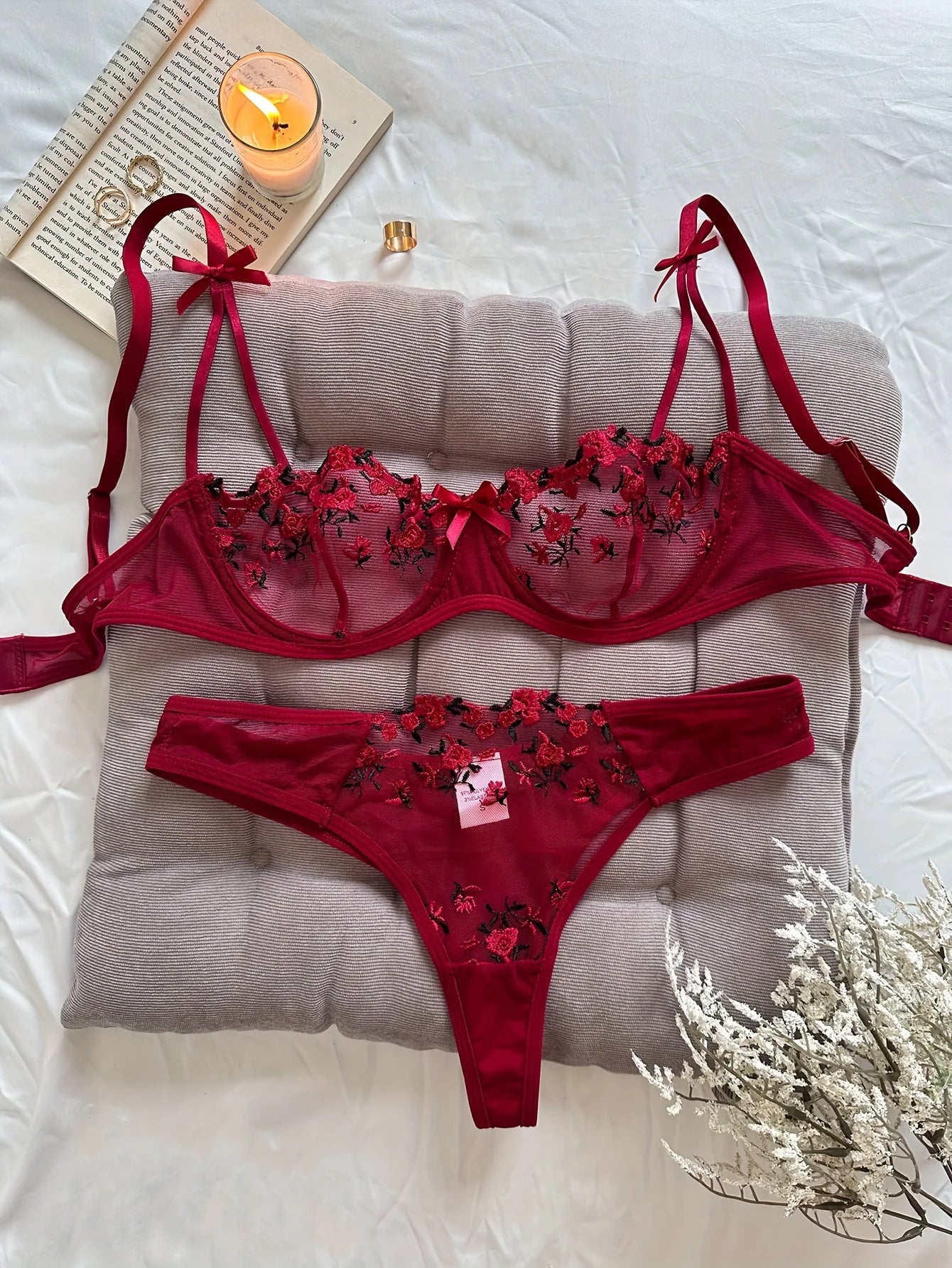 Zweiteiliges Dessous-Set mit Blumenstickerei – Verführerische Eleganz & Stil