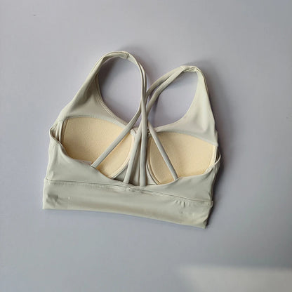 Atmungsaktives Yoga-Set mit formendem Sport-Bra und Leggings – figurbetont, stylisch und ideal für Fitness, Yoga oder Alltag.