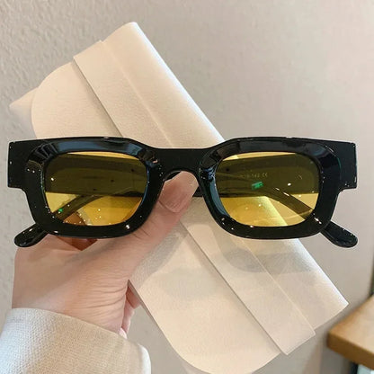Retro-Punk Sonnenbrille mit kleinem Rechteckrahmen – unisex, UV400-Schutz und ideal für trendige Sommerlooks im Vintage-Stil.