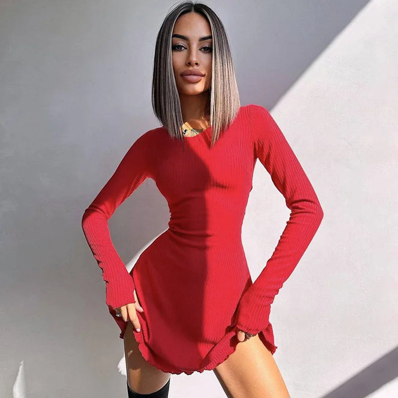 Langärmeliges Strick-Minikleid – Figurbetonter Streetwear-Look für trendige Auftritte