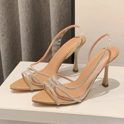 Transparente Slingback-Pumps mit Glitzer und spitzer Kappe – leicht, schick und mit hohem Absatz