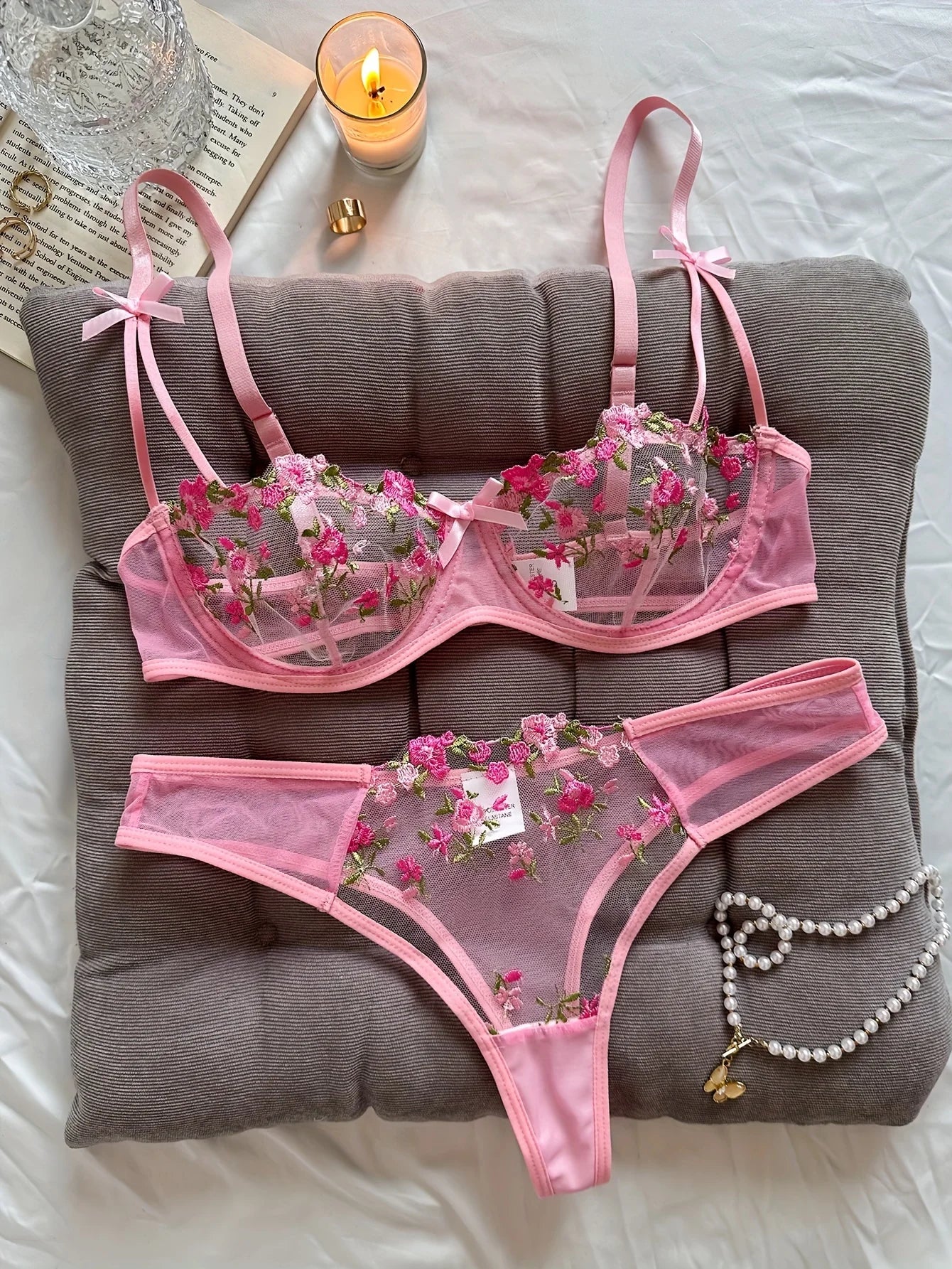 Zweiteiliges Dessous-Set mit Blumenstickerei – Verführerische Eleganz & Stil