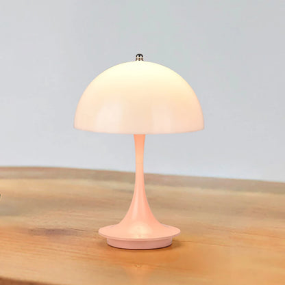 Kompakte Pilz-Tischlampe mit USB-Ladung & Touch-Dimmung – blütenknospenförmiges Design, ideal als dekoratives Nachtlicht im Schlafzimmer.