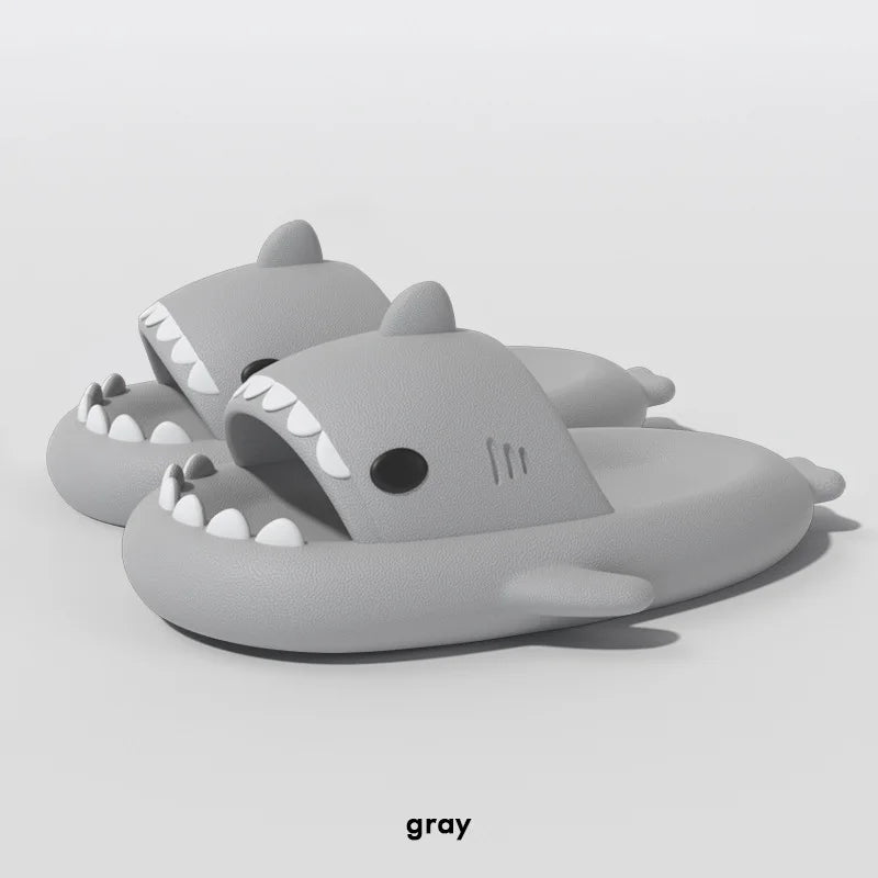 Shark-Slides mit dicker Sohle – stylisch, bunt und super bequem für Bad & Alltag