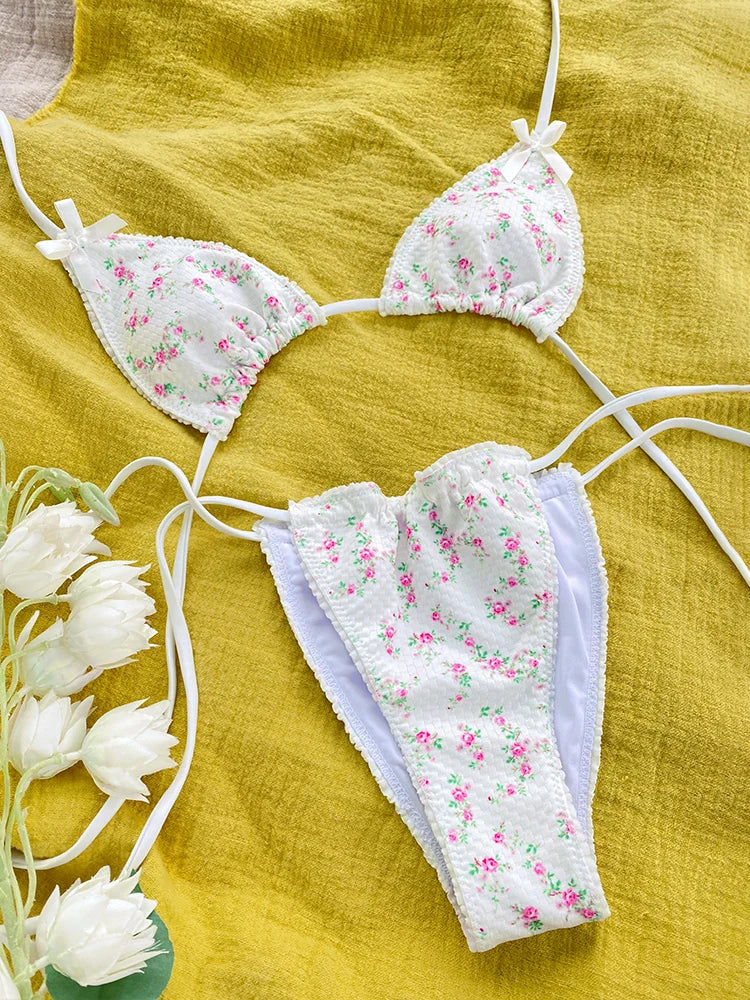 Bandage-Bikini Set – Zweiteiliges Triangle-Design mit Blumenprint in Weiß