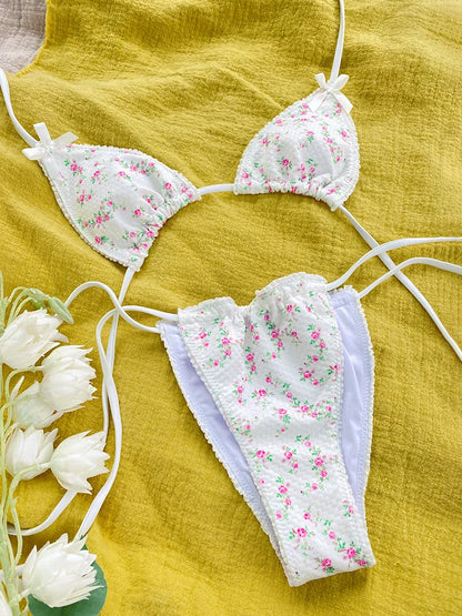Bandage-Bikini Set – Zweiteiliges Triangle-Design mit Blumenprint in Weiß