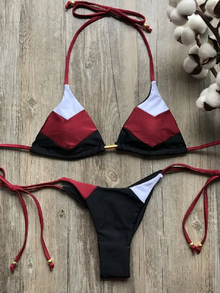 Micro-Bikini – Thong-Design mit tropischem Print und String-Details