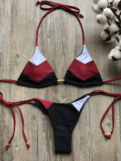 Micro-Bikini – Thong-Design mit tropischem Print und String-Details