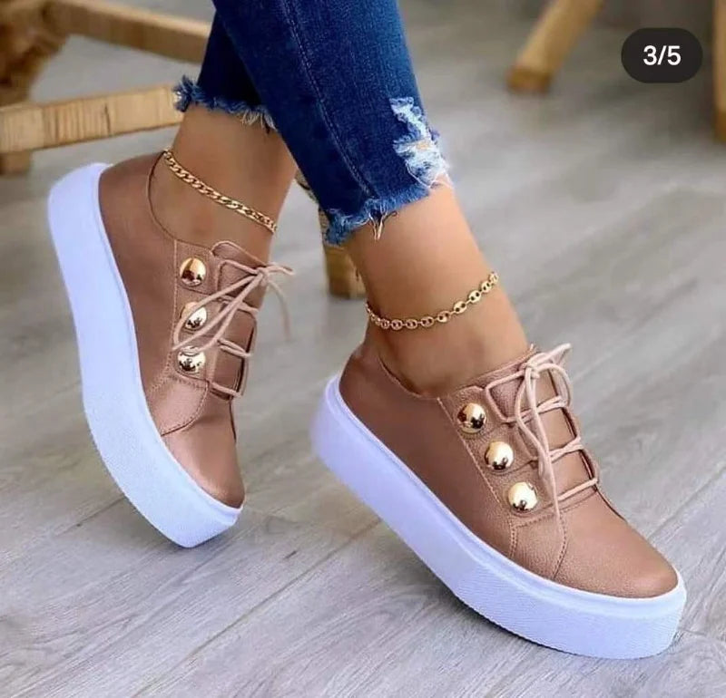 Plateau-Sneaker in Übergröße bis 43 – rutschfest, mit Keilabsatz & Schnürung, ideal für sportliche Alltagslooks mit extra Komfort.