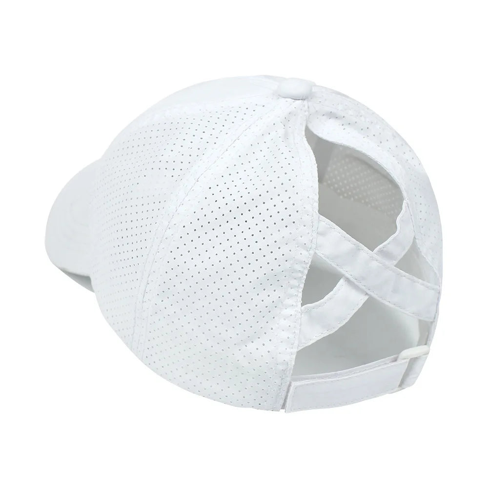 Schnelltrocknende Mesh-Baseball Cap mit Zopfloch – sportlicher Look in Unifarbe.