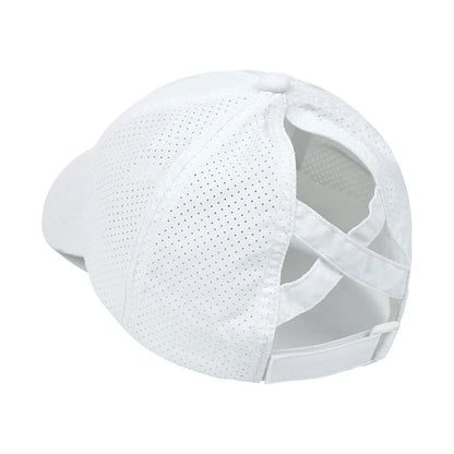 Schnelltrocknende Mesh-Baseball Cap mit Zopfloch – sportlicher Look in Unifarbe.
