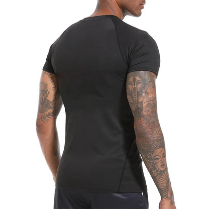 Kompressionsshirt mit Print und kurzen Ärmeln – schnelltrocknend, atmungsaktiv und perfekt für Gym, Training oder als Baselayer.
