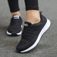 Modische Damen-Sneaker aus atmungsaktivem Mesh – leicht, bequem und ideal für Alltag, Spaziergänge oder Freizeitlooks.