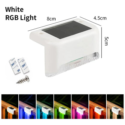 Wasserdichte Solar-LEDs für Treppen und Geländer – ideal für Terrasse, Zaun oder Wegbeleuchtung.