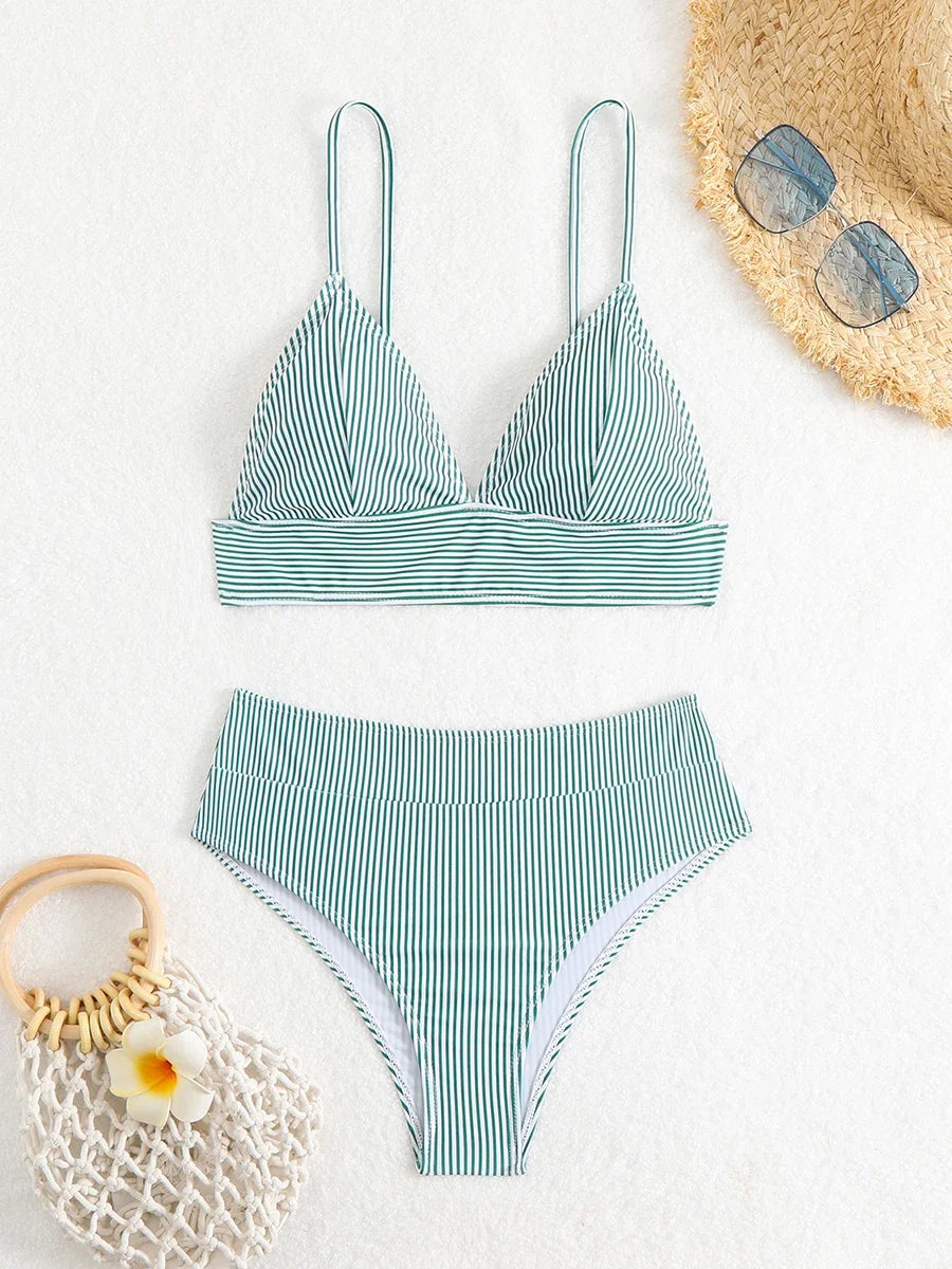 Gestreifter Rüschen-Bikini – Zweiteiliges Push-Up Design mit High-Waist-Schnitt