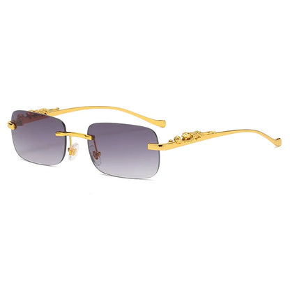 Rechteckige, randlose Sonnenbrille mit Metall-Scharnier & Cheetah-Details – unisex, retro & stylish mit UV400-Schutz für sonnige Tage.