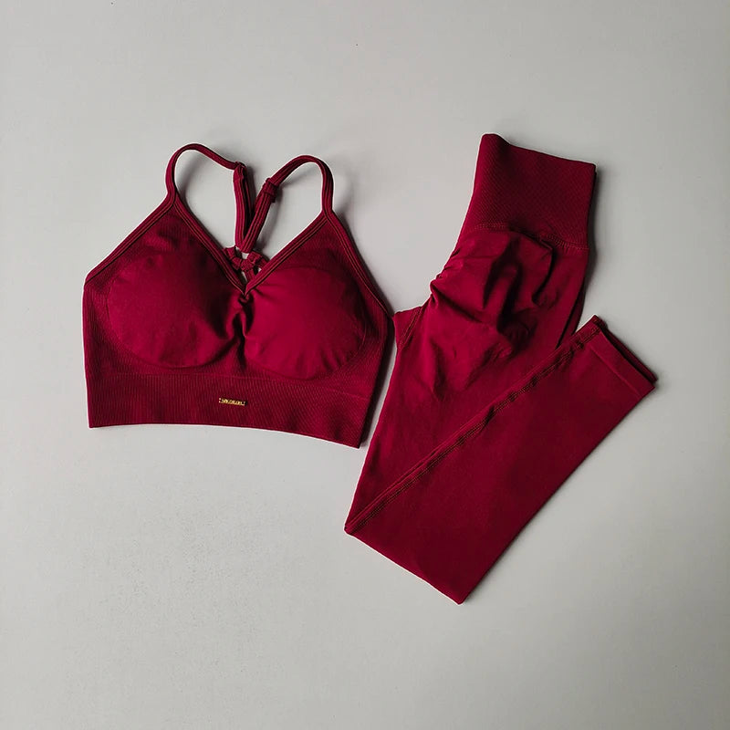 Nahtloses Fitness-Set mit V-Ausschnitt-Bra und figurformenden Leggings – schnelltrocknend, formend und ideal für intensives Training.