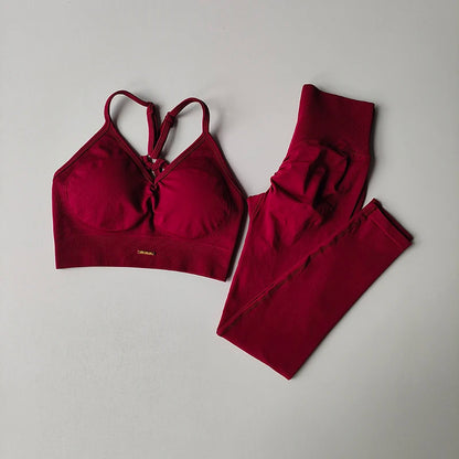 Nahtloses Fitness-Set mit V-Ausschnitt-Bra und figurformenden Leggings – schnelltrocknend, formend und ideal für intensives Training.