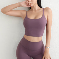 Yoga-Set mit verstellbarem Sport-Bra und Scrunch-Leggings – figurformend, bequem und perfekt für Workout, Yoga oder Gym.