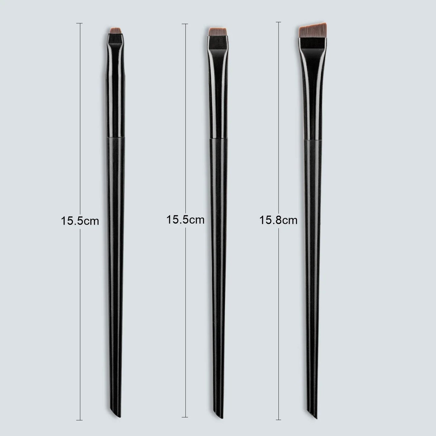 3-teiliges Pinselset mit abgeschrägten Kanten – ideal für Eyeliner, Brauen und Lidschatten, für präzise Konturen und feine Details.