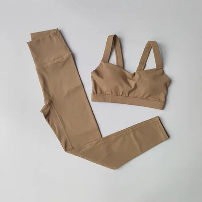 Nahtloses 2-teiliges Yoga-Set mit Sport-Bra und High-Waist-Shorts – bequem, elastisch und ideal für Fitness, Yoga oder Training.