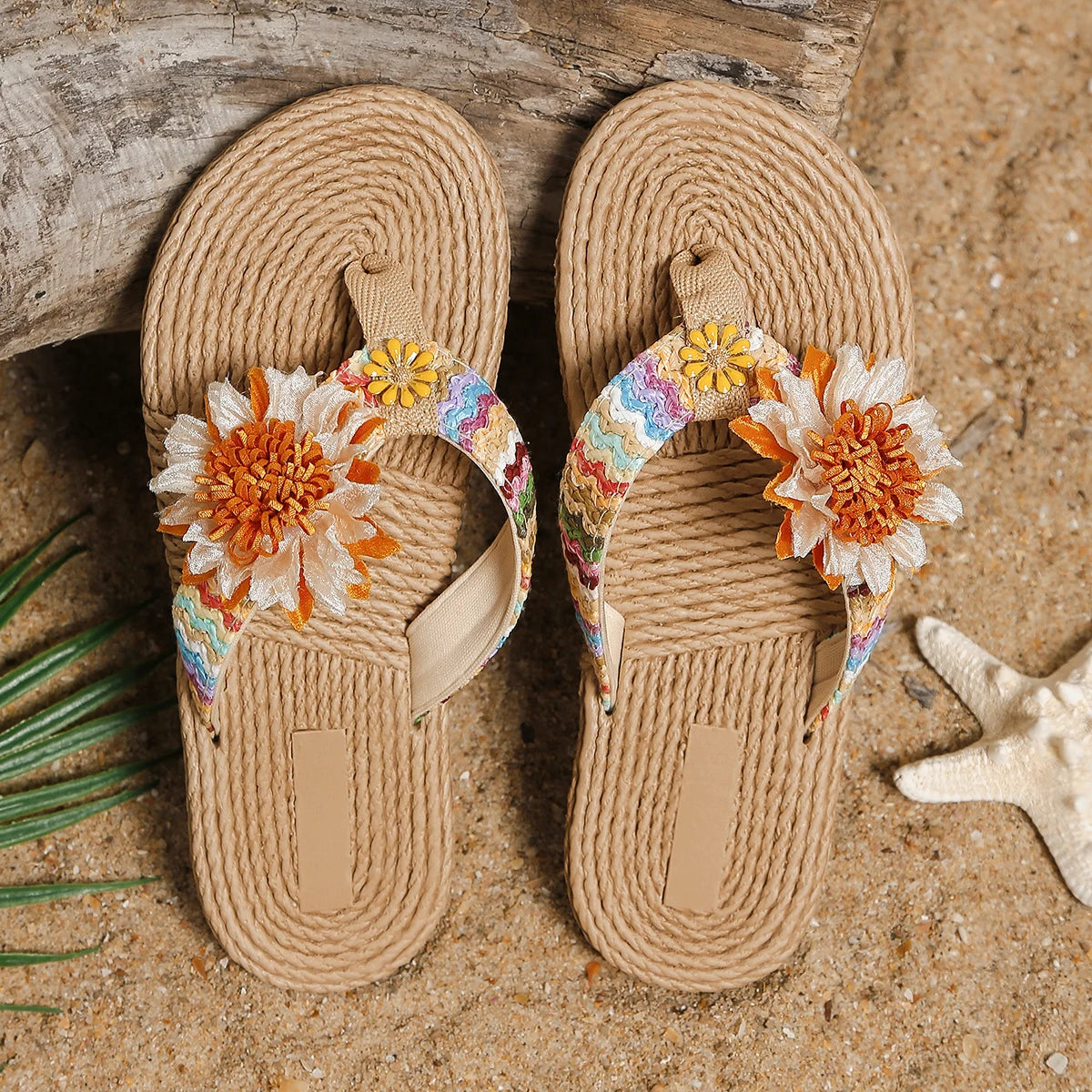 Trendige Damen-Flip-Flops mit Sonnenblumen-Design – weich, rutschfest und ideal für sommerliche Alltagslooks.