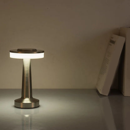 Retro LED-Tischlampe, stufenlos dimmbar und USB-aufladbar – ideal als Ambientelicht oder fürs Camping.