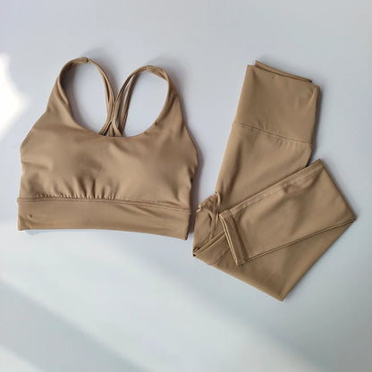 Atmungsaktives Yoga-Set mit formendem Sport-Bra und Leggings – figurbetont, stylisch und ideal für Fitness, Yoga oder Alltag.