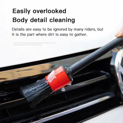 Kompakte Reinigungsbürste für Auto-Innenraum und Lüftungsschlitze – ideal für präzises Entfernen von Staub und Schmutz.