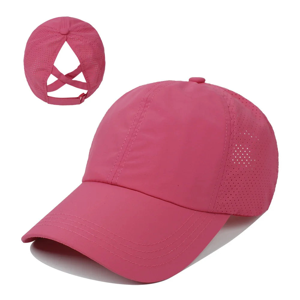 Schnelltrocknende Mesh-Baseball Cap mit Zopfloch – sportlicher Look in Unifarbe.