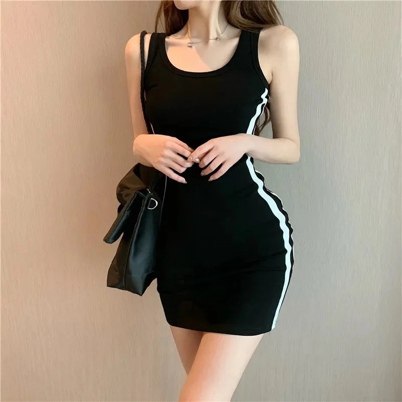Figure-hugging summer dress with spaghetti straps – sleeveless, stretchy, and perfect for casual looks with a touch of elegance.