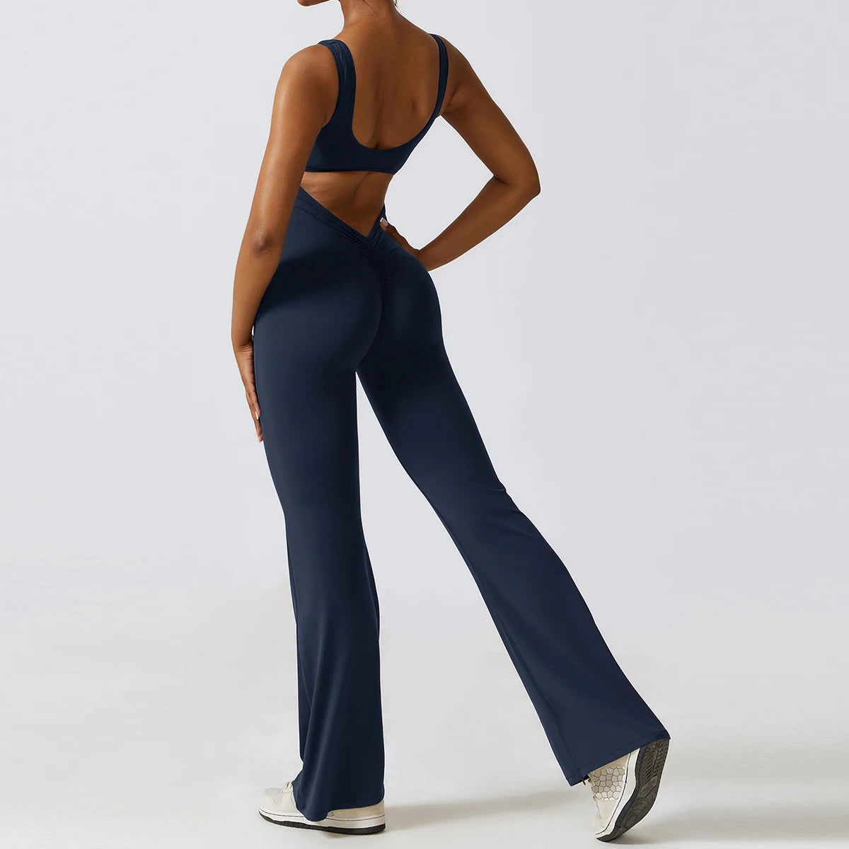 Jumpsuit de fitness avec décolleté en V dans le dos – extensible, ajusté et parfait pour le yoga, l'entraînement ou le workout.