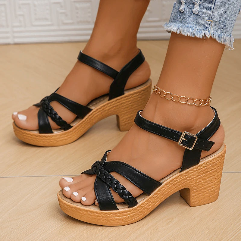 Geflochtene High-Heel-Sandalen mit Plateau und Knöchelriemen – stabil, luftig und stylisch für jeden Tag