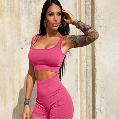 Nahtloses 2-teiliges Sportset mit geripptem Top und High-Waist-Shorts – atmungsaktiv, elastisch und perfekt für Workout oder Yoga.