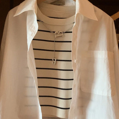 Gestreiftes Crop Top – Elastisches Tanktop mit Ketten-Detail im modernen Basic-Design