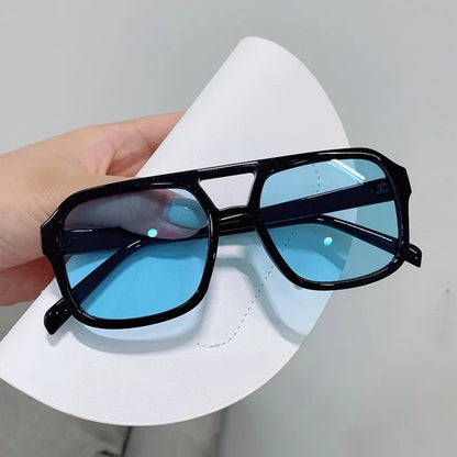 Oversized Square-Sonnenbrille im Studio-Aesthetic – stylisch, farbig & perfekt für auffällige Sommerlooks und Fashion-Statements.