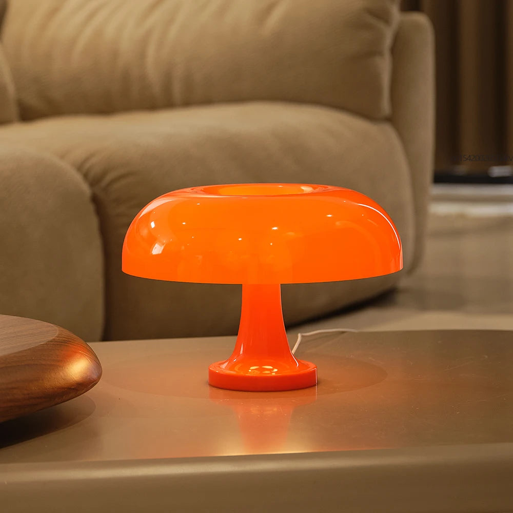 Pilz-Tischlampe im Bauhaus-Stil – modernes Design mit Farb-Highlight, ideal als Deko oder fürs Schlafzimmer.