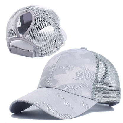 Camouflage Trucker Cap mit Mesh und Zopfloch – verstellbar und luftiger Style für jeden Tag.